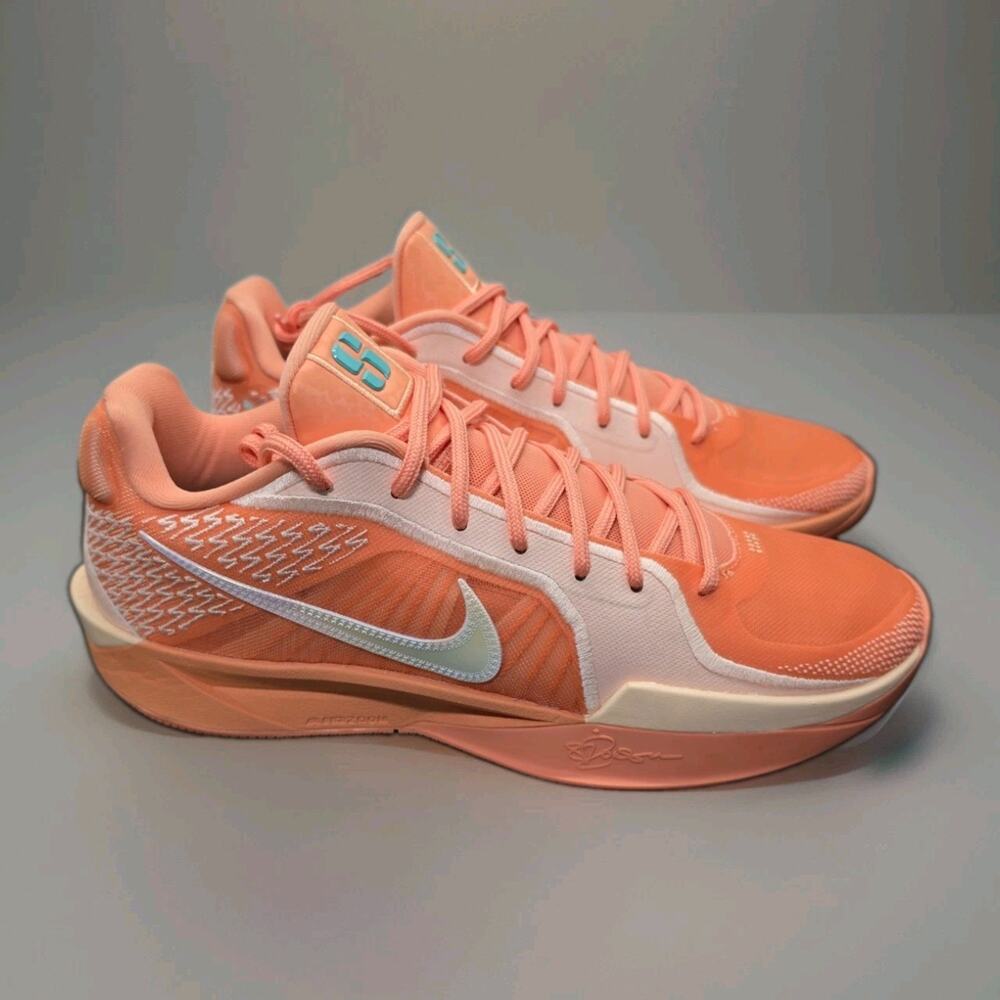 Men Size 9.5 Women Size 11 Nike Sabrina 2